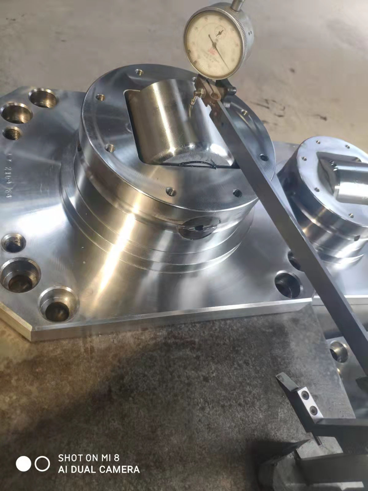 復合滾輪軸承—combined bearing， 又稱(chēng)組合滾輪軸承